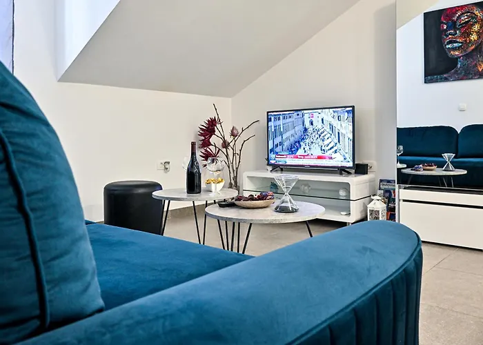 NEW Modern Studio Apartment Nina